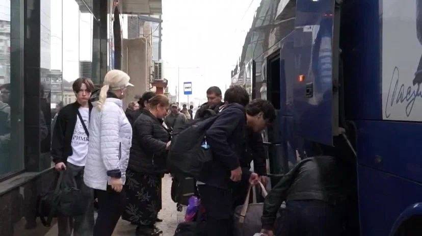 В ВДЦ «Смена» отправились 207 школьников